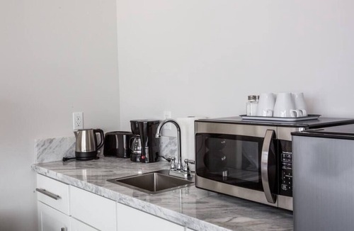 Bankers Hill Apartment | Downtown View 4 Sleepers Studio- Great for Getaway