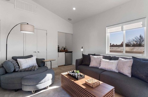 Cherry Street Condo | Downtown View @ Cherry Street