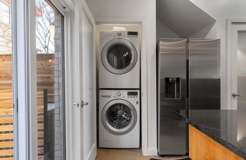 Cherry Street Condo | Downtown View @ Cherry Street