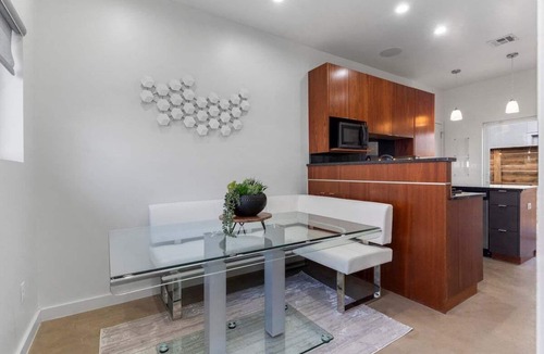 Cherry Street Condo | Downtown View @ Cherry Street