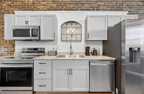 Fayetteville Apartment | Downtown View. Walk to Shops & Eats.