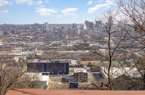 East Price Hill House | Downtown Views-Prime Location!