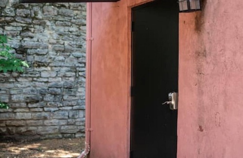 Eureka Springs Historic District Villa | Downtown Villa1 at Sweet Spring Wifi Free Park