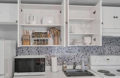 Cornwall Apartment | Downtown Vista: 5mins to Water Pet Free Prking