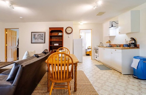 Walton Apartment | Downtown Walton Efficiency