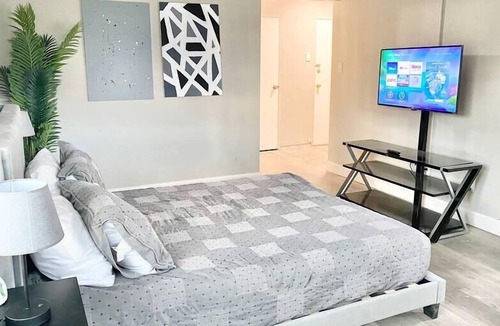 Dayton Condo | DOWNTOWN WATERFRONT | FAST WIFI + FREE PARKING