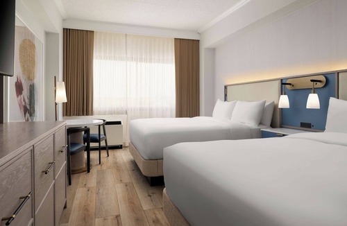 White Plains Hotel | Downtown White Plains Stay – Walk to Shops & Transit