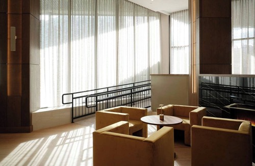 White Plains Hotel | Downtown White Plains Stay – Walk to Shops & Transit