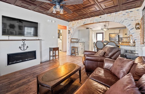 Wilmington House | Downtown Wilmington NC Historic Home -Blackbeard Themed Stay
