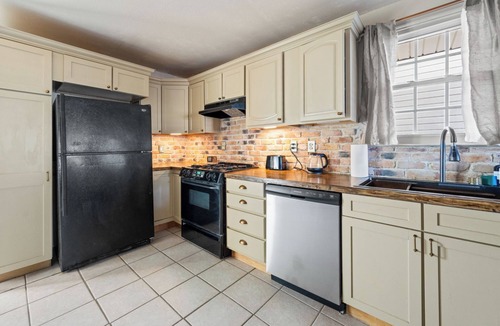 Wilmington House | Downtown Wilmington NC Historic Home -Blackbeard Themed Stay
