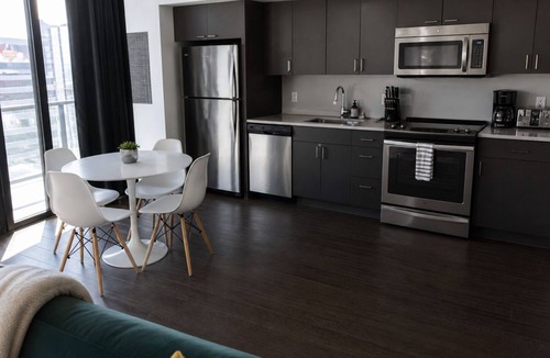 Downtown Winnipeg Apartment | Downtown Winnipeg - 2BR High-Rise w/Parking & Gym