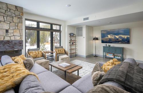 Winter Park House | Downtown WP Condo 1202 I Hot Tub I AC I Great Views I Activity Program