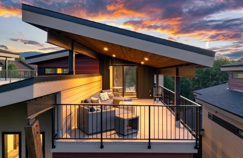 Winter Park House | Downtown WP River Front Chalet 112 I Roof Top Hot Tub I Great Views I Activity Program