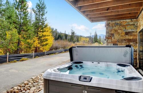 Winter Park House | Downtown WP River Front Chalet 112 I Roof Top Hot Tub I Great Views I Activity Program