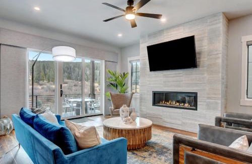Winter Park House | Downtown WP River Front Villa 104 I Rooftop Hot Tub & Firepit I Incredible Views I Multi Game Table I Activity Program