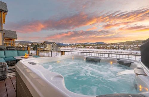Fraser House | Downtown WP Villa 108 I Private Hot Tub I Great Views I Activity Program