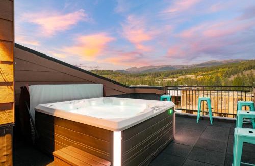 Winter Park House | Downtown WP Villa 268 I Rooftop Hot Tub I Great Views I Activity Program