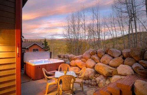 Bear Crossing House | Downtown WP Villa 835 I Private Hot Tub I Great Views I Activity Program
