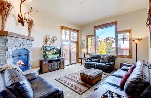 Bear Crossing House | Downtown WP Villa 865 I Private Hot Tub I Great Views I Activity Program