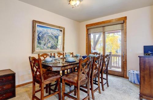 Bear Crossing House | Downtown WP Villa 865 I Private Hot Tub I Great Views I Activity Program