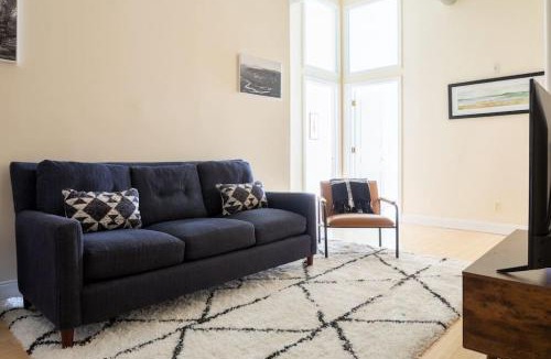 Downtown Boston Apartment | Downtown Xing Lots of Light