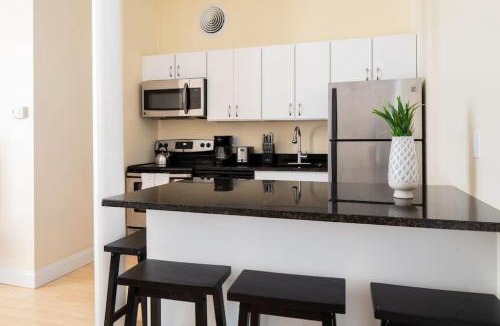 Downtown Boston Apartment | Downtown Xing Lots of Light