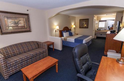 Southeast Houston Hotel | Downtowner Inn and Suites - Houston