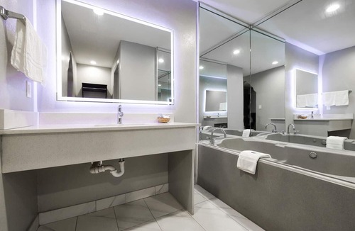 Midtown Hotel | Downtowner Inns - Houston Downtown