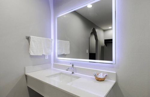 Midtown Hotel | Downtowner Inns - Houston Downtown