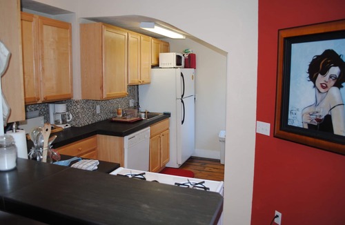 Mapleton Hill Condo | DOWNTOWNS BEST LOCATION Pied-à-terre