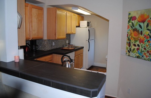 Mapleton Hill Condo | DOWNTOWNS BEST LOCATION Pied-à-terre