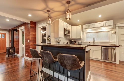 Snohomish House | Dowtown Snohomish - River Views - Walk to Town