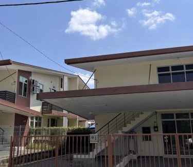 Kampung Jelatang House | DQuatro Homestay