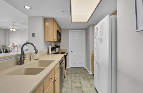 Shell Island Condo | DR 1405 - Beautiful oceanfront condo with tennis, pool and easy beach access