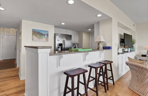 Shell Island Condo | DR 2204–Lovely oceanfront condo featuring easy beach access, pool and tennis