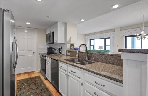 Shell Island Condo | DR 2204–Lovely oceanfront condo featuring easy beach access, pool and tennis