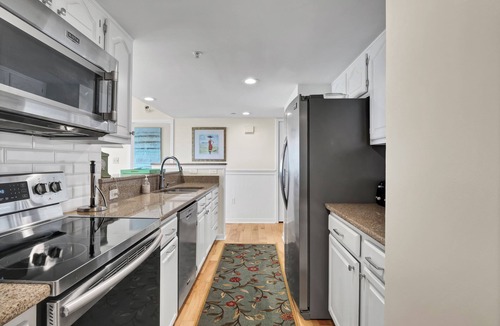 Shell Island Condo | DR 2204–Lovely oceanfront condo featuring easy beach access, pool and tennis