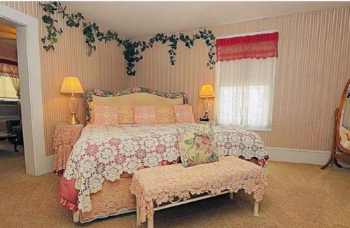 Ste Genevieve Apartment | Dr. Hertich House was built in 1850 & is in the heart of historic Ste. Genevieve