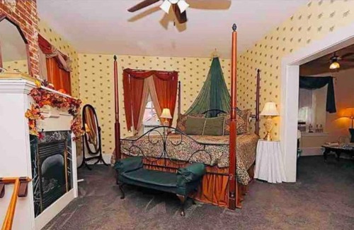 Ste Genevieve Apartment | Dr. Hertich House was built in 1850 & is in the heart of historic Ste. Genevieve