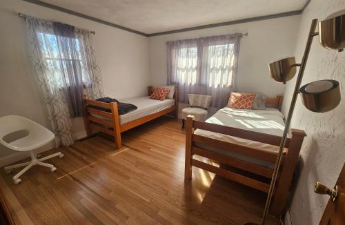 Dracut House | Dracut Executive Rooms with Kitchen & Bath, Parking, Spacious & Comfortable