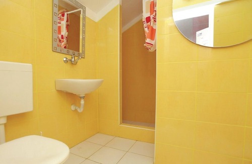 Cove Tri Zala (Zrnovo) Hostel | Dragan's Den - Double Room with Shared Toilet
