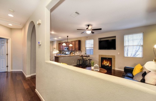 North Natomas House | Dragon House Garage Grill close to Airport Downtown Golden1 Arena Discovery Park
