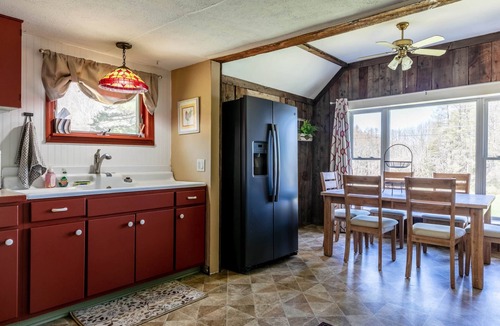 Wellsboro House | Dragonfly Cottage-Pet-friendly, relaxing Wellsboro retreat