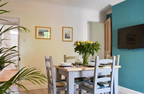 Beverley House | Dragonfly Cottage