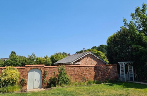 Christchurch House | Dragonfly cottage