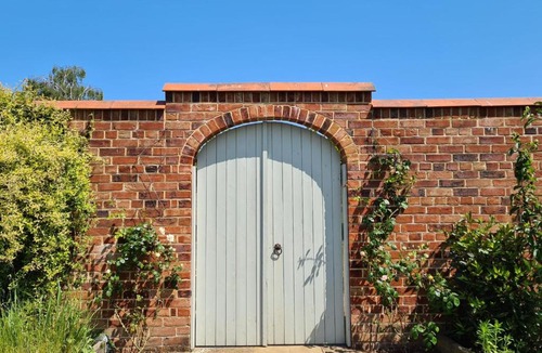 Christchurch House | Dragonfly cottage