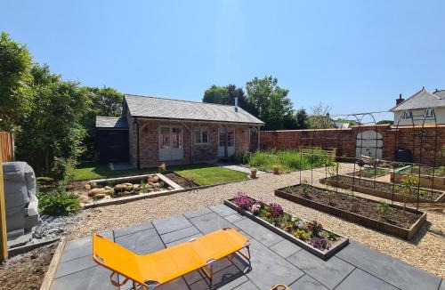 Christchurch House | Dragonfly cottage