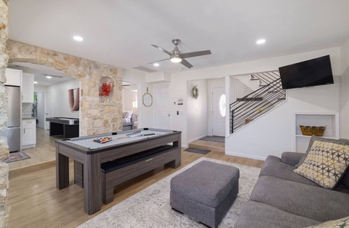 Lodge Acres House | Dragonfly Escape: Pool, FirePit, Games | Sleeps20