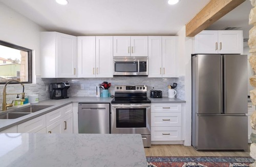 Lodge Acres House | Dragonfly Escape: Pool, FirePit, Games | Sleeps20