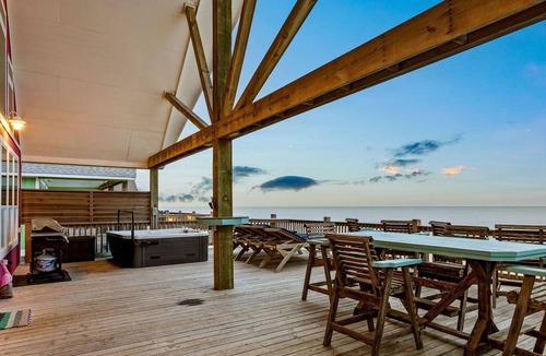 Port Bolivar House | Dragonfly & Flamingo